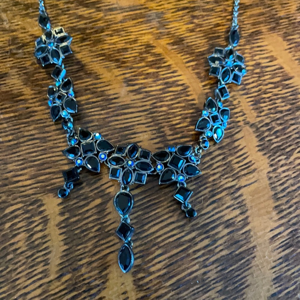 Black Jewel Necklace 🖤 - Picture 1 of 3